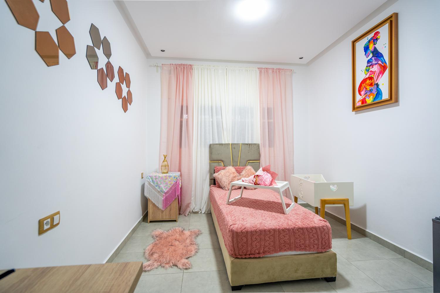 القابلة مع المولود - Sage-femme avec nouveau-né